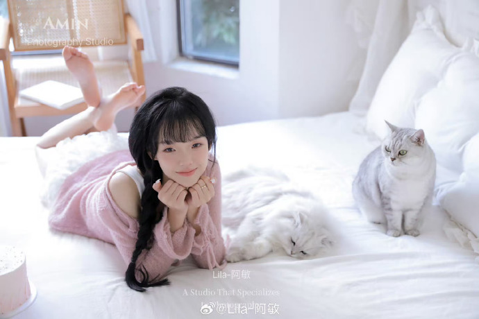 香港73岁老艺人张伟文生活困苦，褥疮肉烂见骨令人心酸