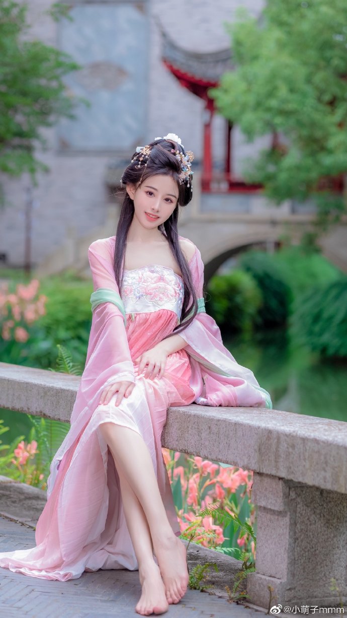 他是谁 封面